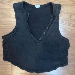 Garage black cropped tank